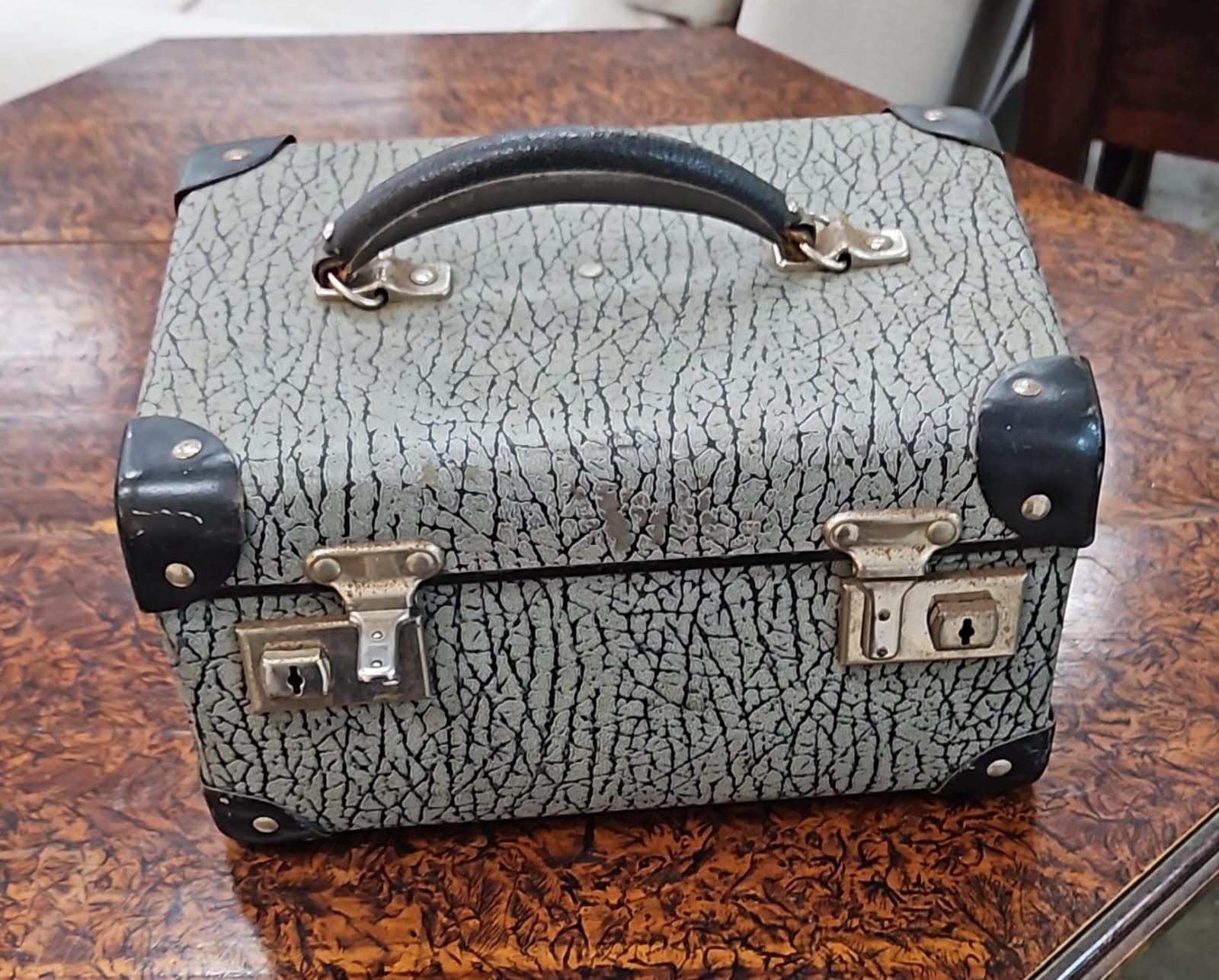 The main image for this shop item