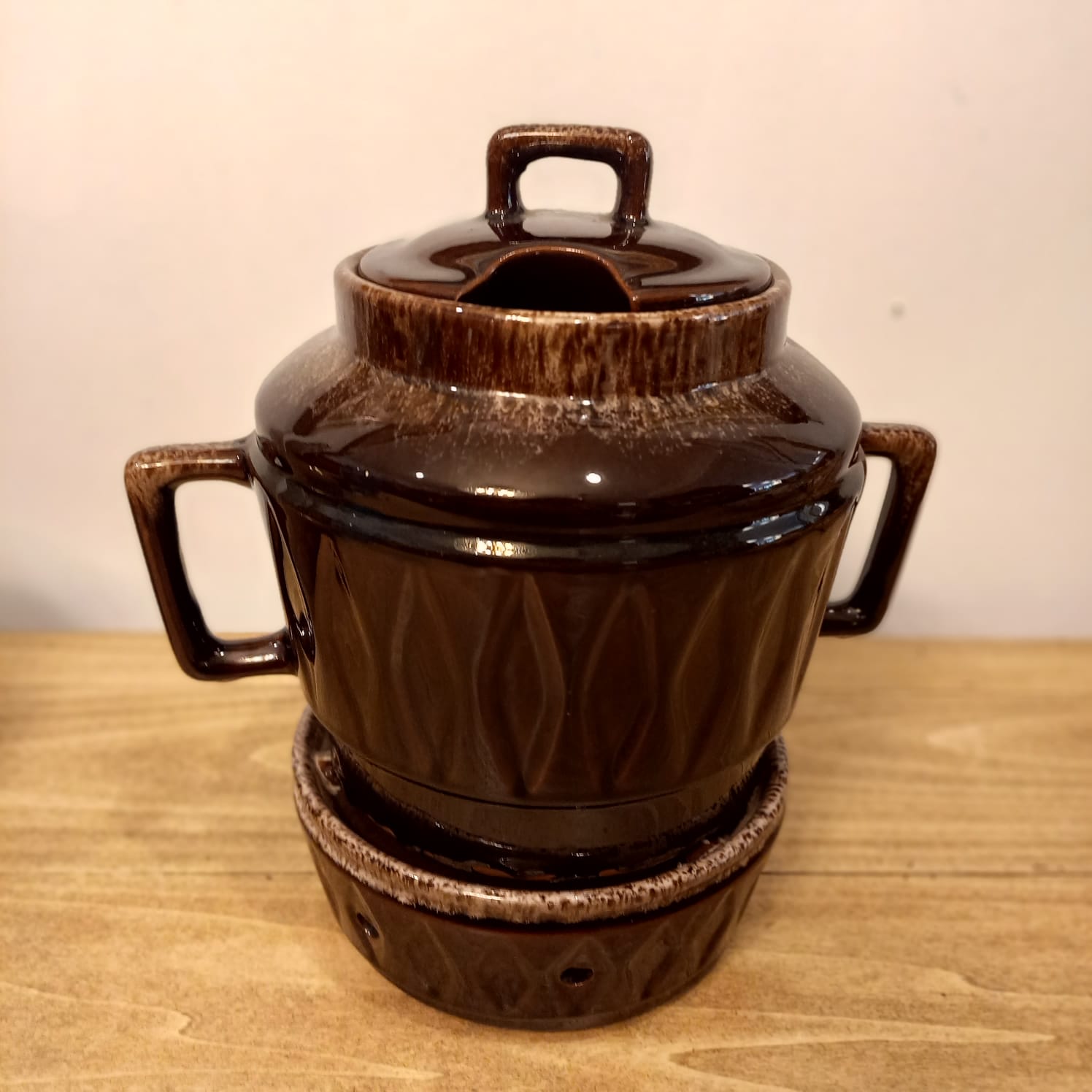 The main photo for Japanese earthenware rice pot with warmer at bottom